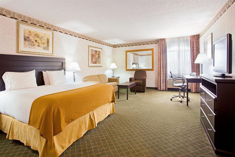 Holiday Inn Express & Suites Chicago-Libertyville By Ihg Buitenkant foto