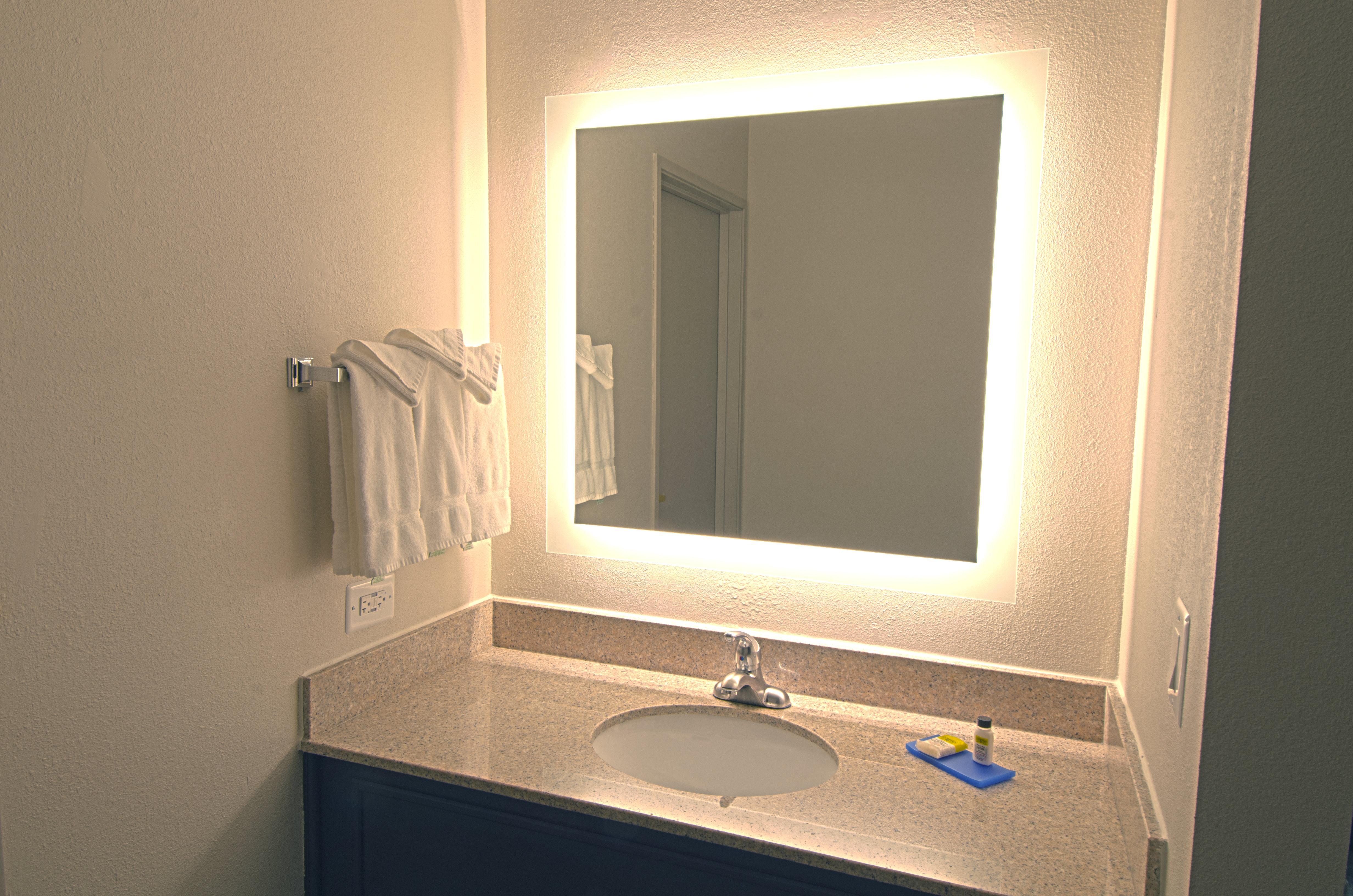 Holiday Inn Express & Suites Chicago-Libertyville By Ihg Buitenkant foto