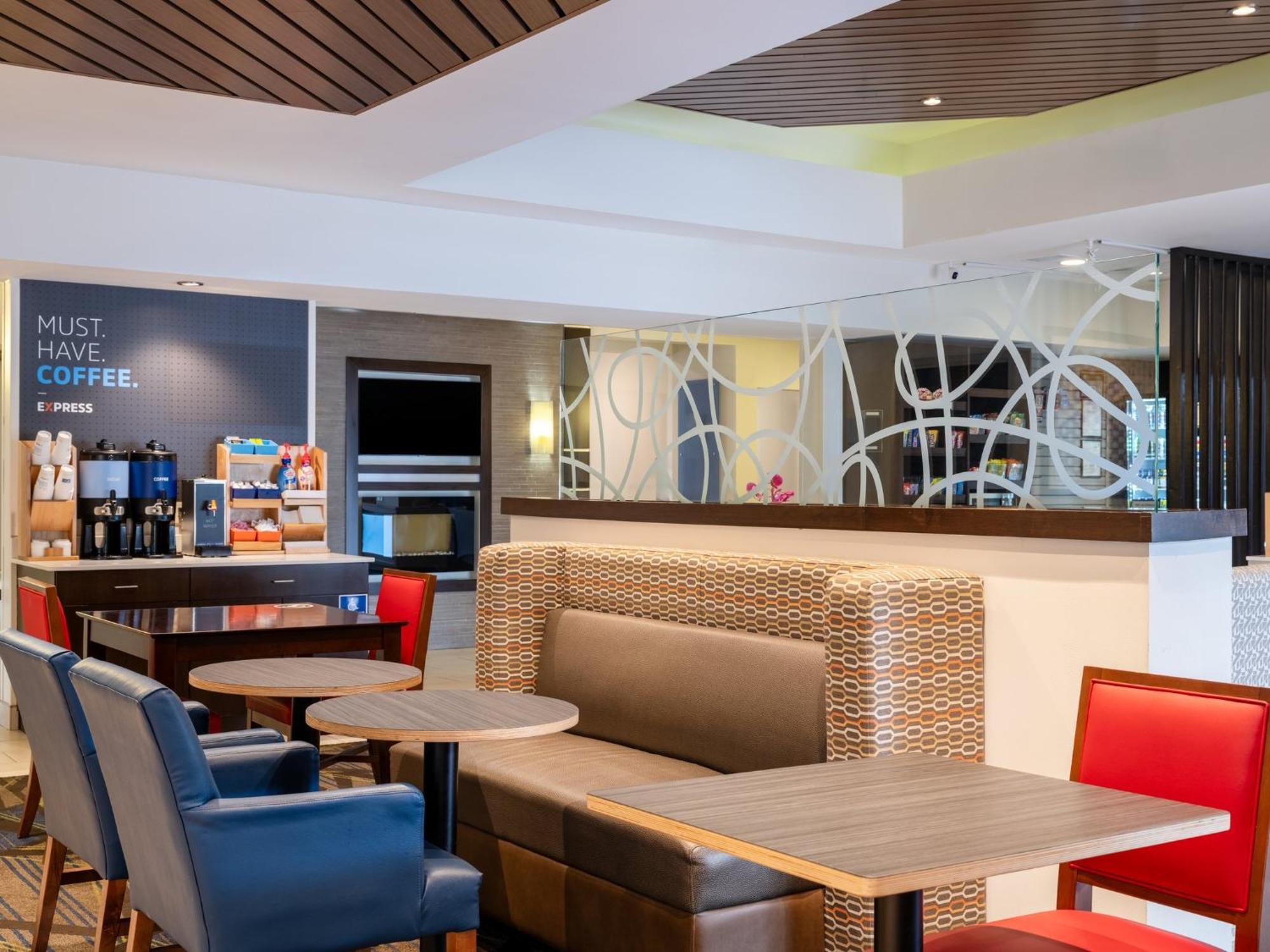 Holiday Inn Express & Suites Chicago-Libertyville By Ihg Buitenkant foto